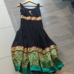 Elegant Black & Green Sleeveless Indian punjabi Suit - Size Small Like New